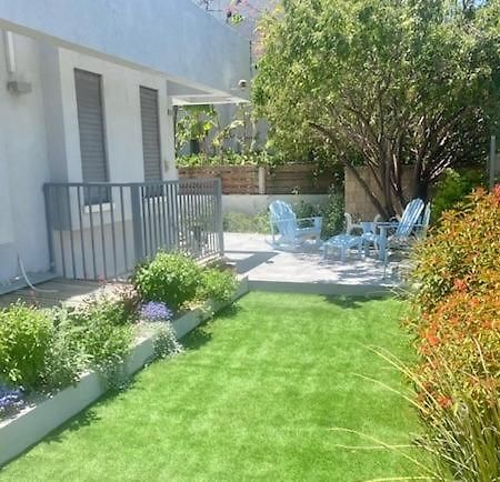 אירוח השקד - 10דק' משדה התעופה Appartement Giv'at Koach Buitenkant foto