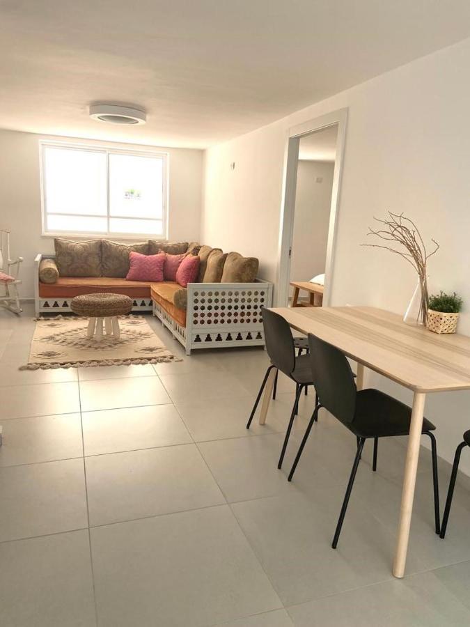 אירוח השקד - 10דק' משדה התעופה Appartement Giv'at Koach Buitenkant foto