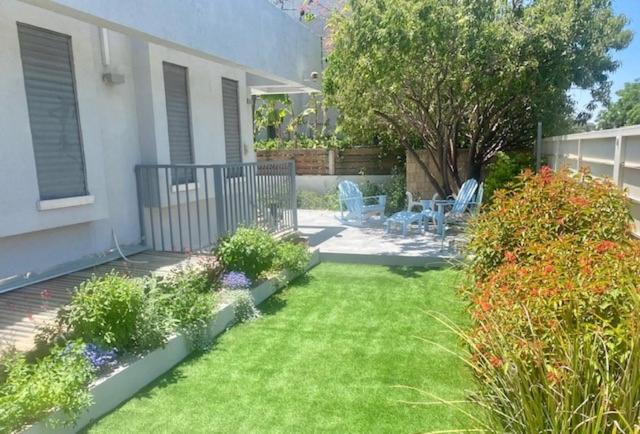 אירוח השקד - 10דק' משדה התעופה Appartement Giv'at Koach Buitenkant foto