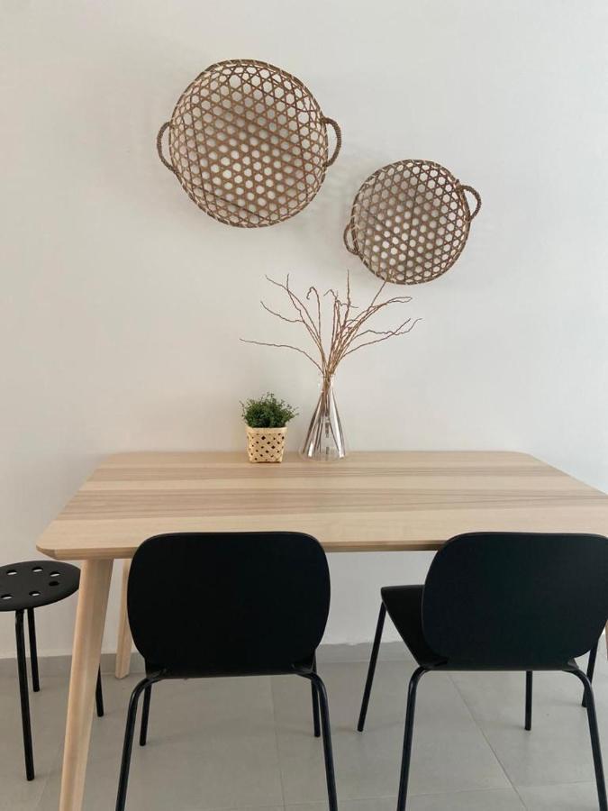 אירוח השקד - 10דק' משדה התעופה Appartement Giv'at Koach Buitenkant foto