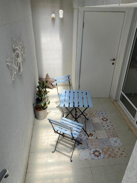 אירוח השקד - 10דק' משדה התעופה Appartement Giv'at Koach Buitenkant foto